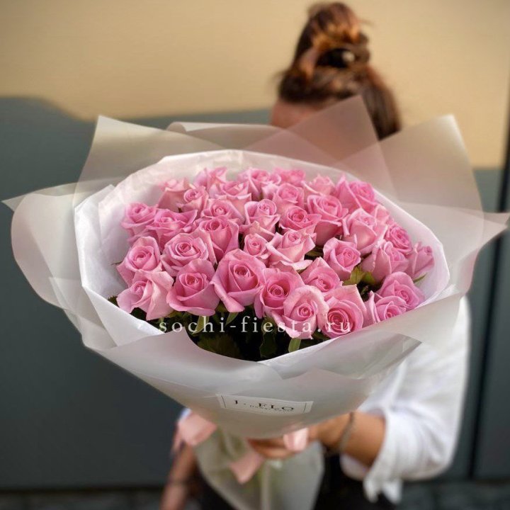 Букет розовых роз  в Сургуте