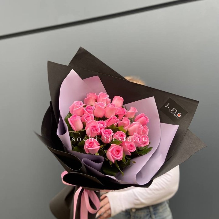 19 розовых роз  в Сургуте