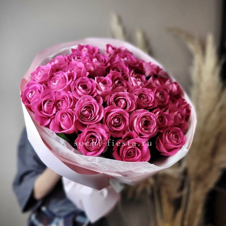 35 розовых роз  в Сургуте