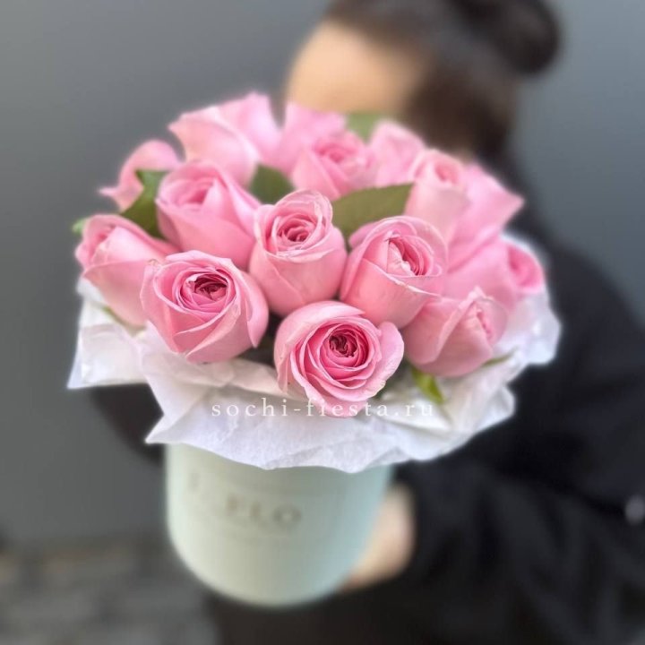 17 розовых роз в цилиндре в Сургуте