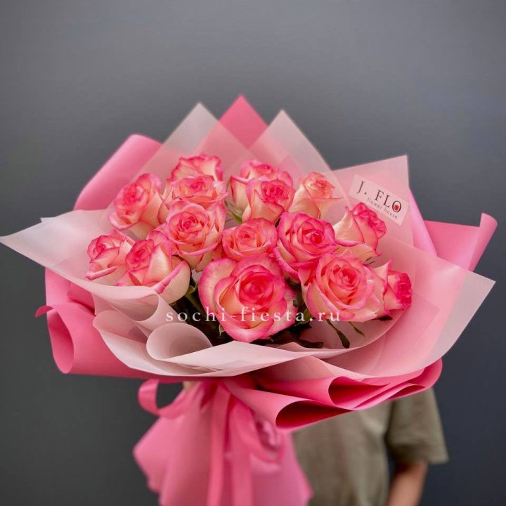 15 роз "Джумилия" в Сургуте