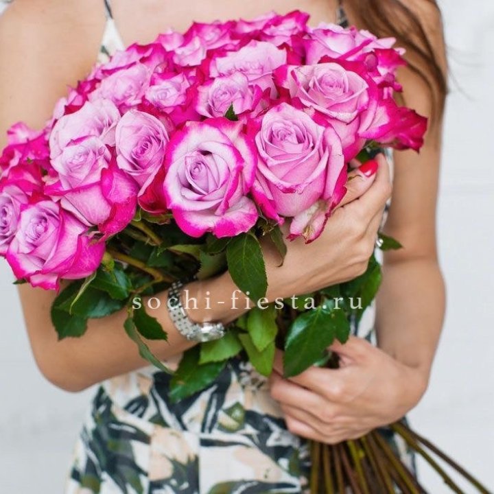 Букет высоких роз Ди перпел в Сургуте