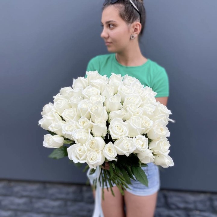 51 белая роза в Сургуте