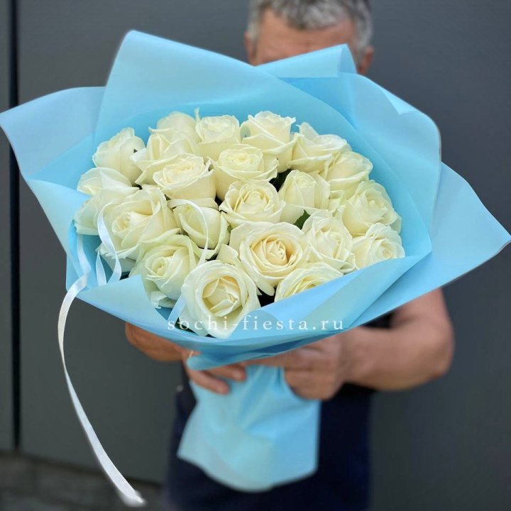 21 белая роза в Сургуте
