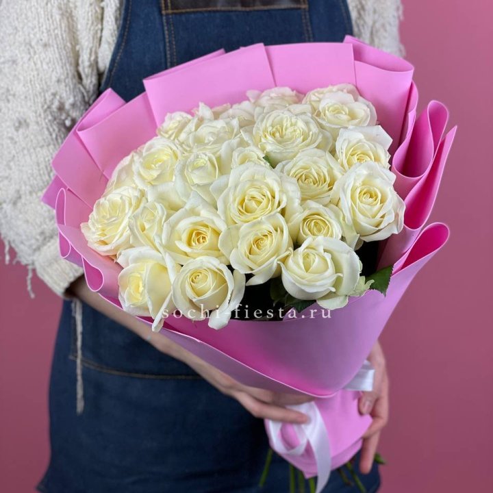 25 белых роз в Сургуте