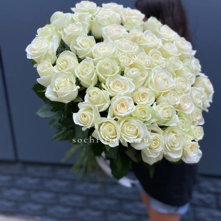 51 белоснежная высокая роза в Сургуте