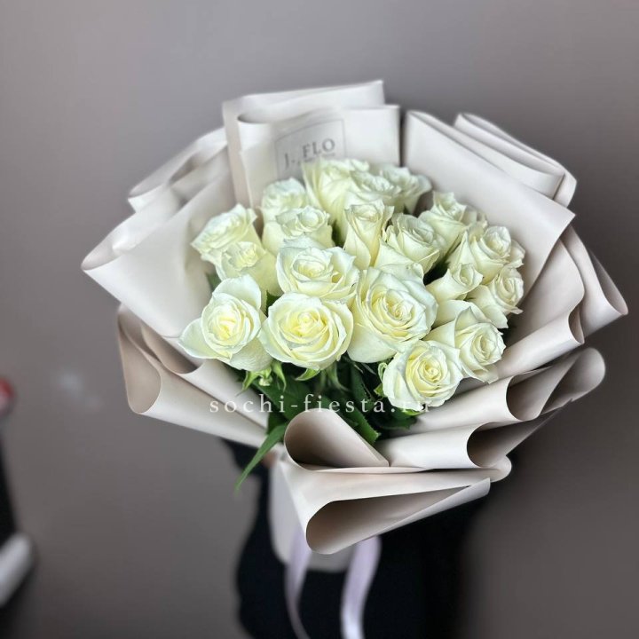 19 белых роз  в Сургуте
