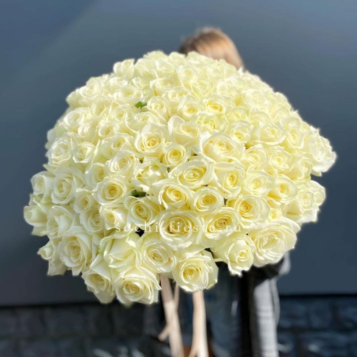 Букет  из 101 белой розы  в Сургуте