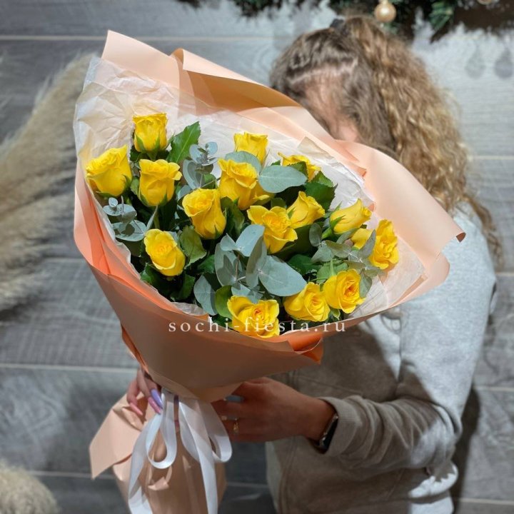 15 желтых роз в Сургуте