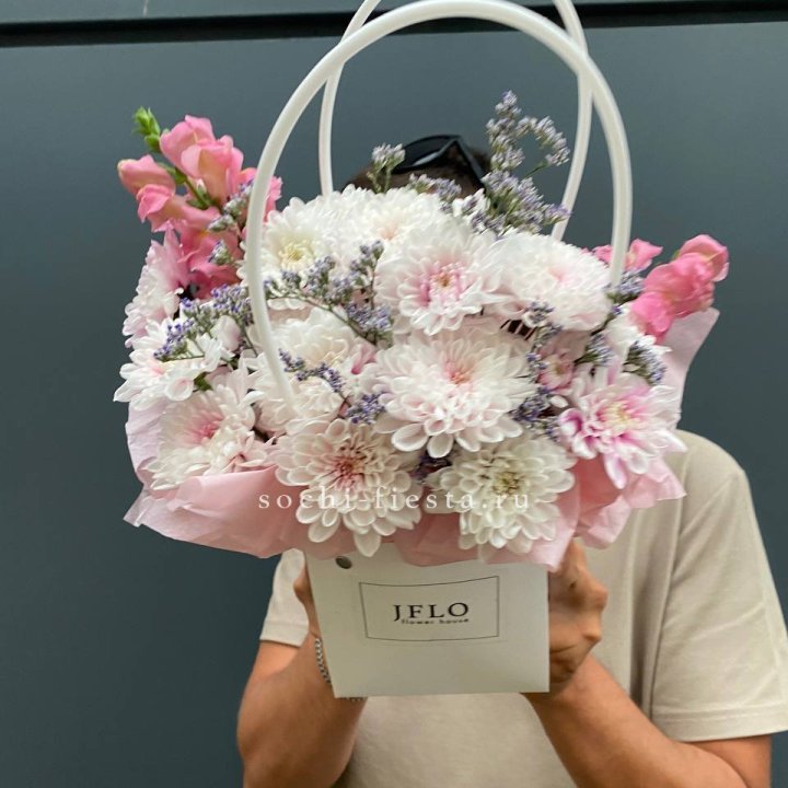 Сумочка из стойких цветов  в Сургуте