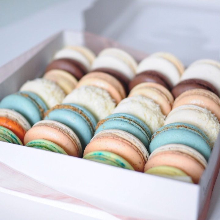 Коробка макаронс 25 шт. в Сургуте