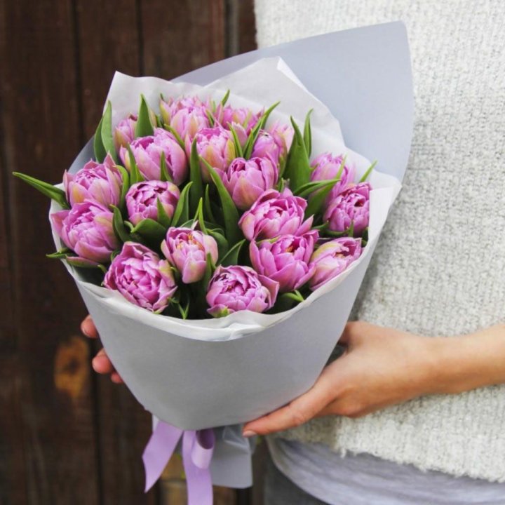 Букет пионовидных тюльпанов в Сургуте
