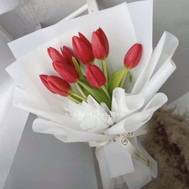 Букет красных тюльпанов в Сургуте