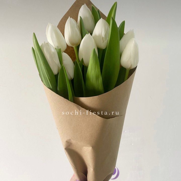 Букет белых тюльпанов в Сургуте