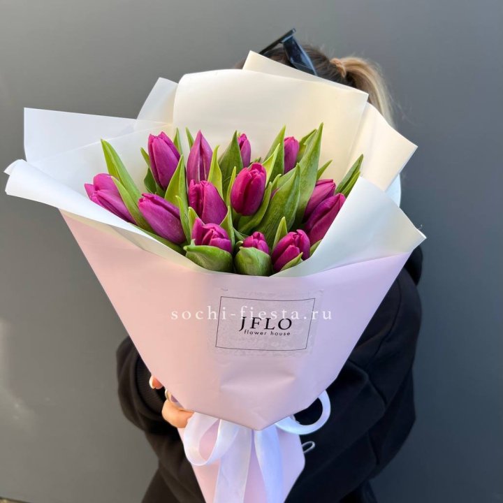 15 пурпурных тюльпанов в Сургуте
