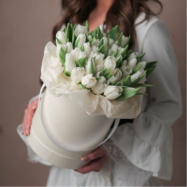 Тюльпаны в цилиндре  в Сургуте