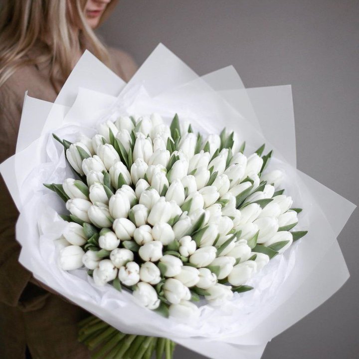 101 белый тюльпан в Сургуте